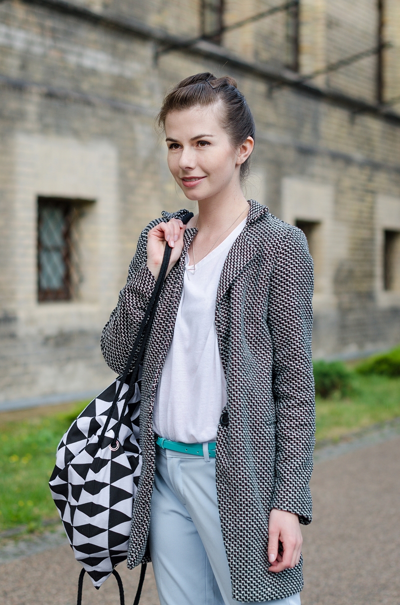 Minimalistyczna srebrna biżuteria