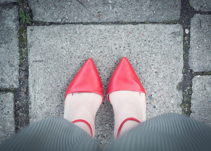 Czerwone szpilki Stradivarius