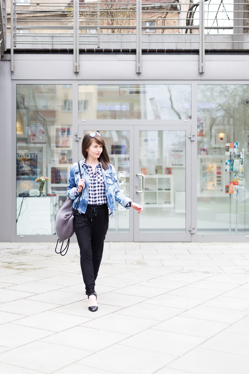 Niebieskie okulary i katana