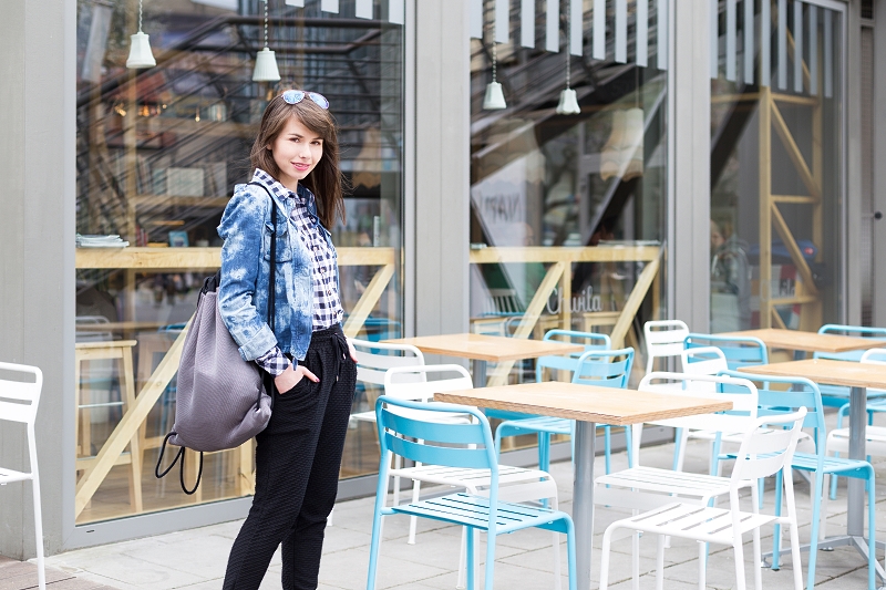 Stylizacja w miejskim sportowym stylu