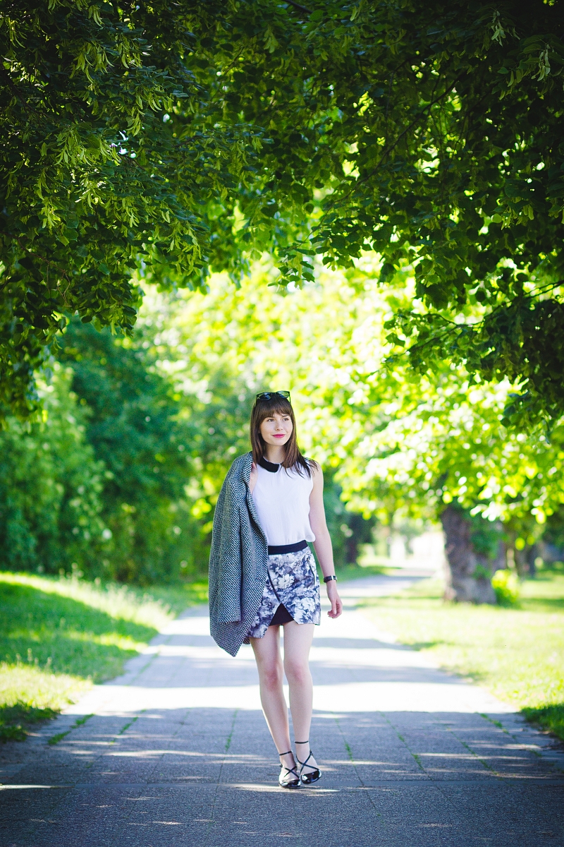 Bluzka uczennicy z kołnierzykiem