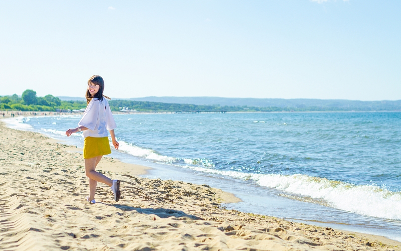 żółta minimalistyczna mini