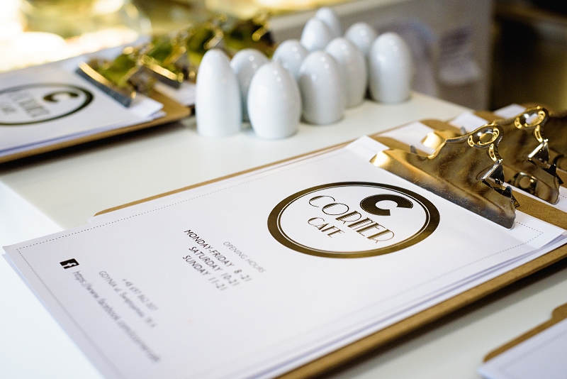 Karta dań w kawiarni Corner Cafe