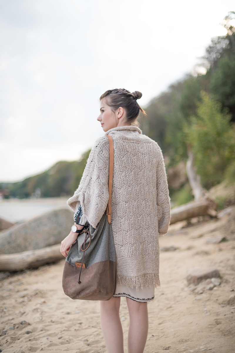 Sweter w stylu boho z frędzlami