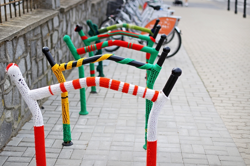 Wełniane stojaki na rowery w Lublinie