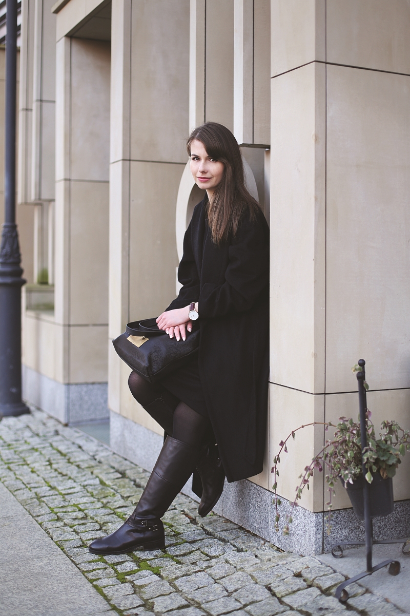 Cała w czerni - stylizacja zimowa