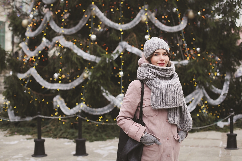 Sesja z choinką w tle