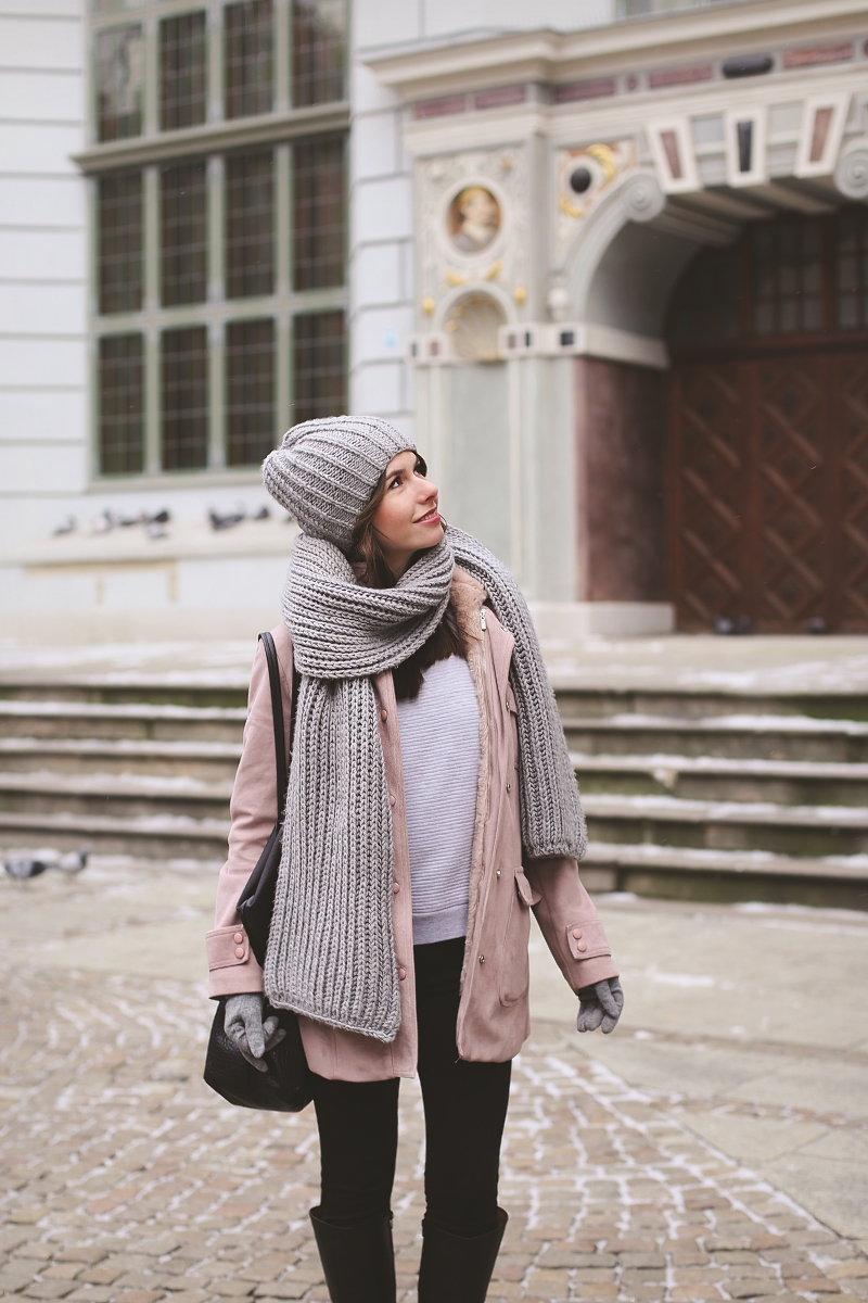 Minimalistyczny zestaw w neutralnych kolorach