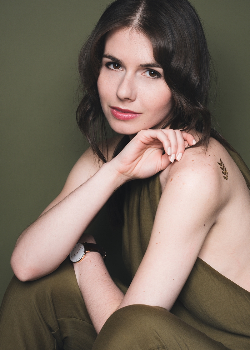 Sesja zdjęciowa - zielony kombinezon, kalkomania