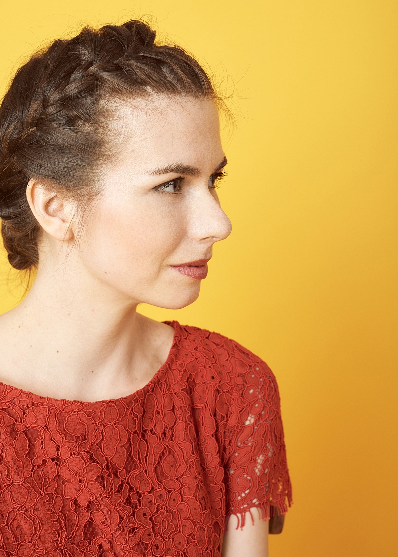 Warkocz dobierany wokół głowy