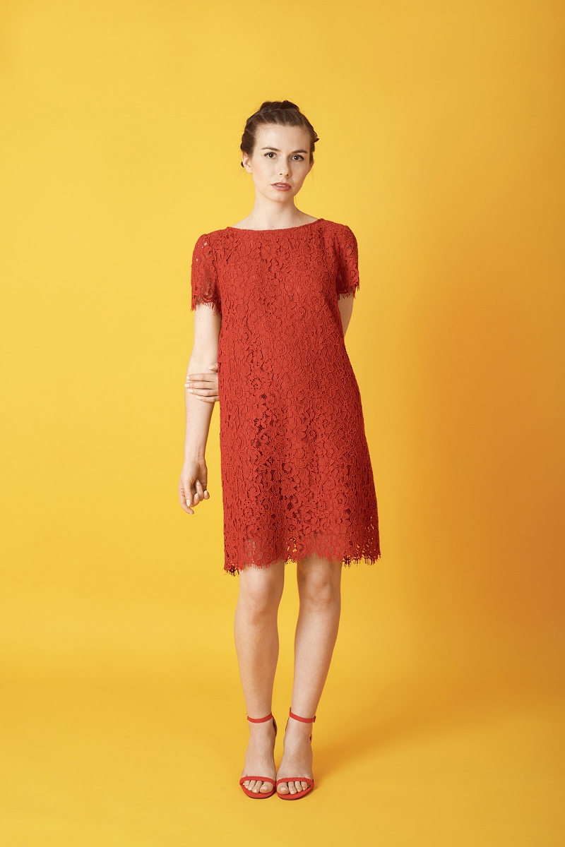 Czerwona sukienka w kształcie litery A