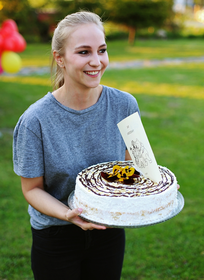 Tort urodzinowy z bratkami