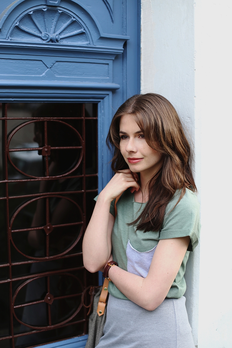 Zielony T-shirt z szarą kieszonką