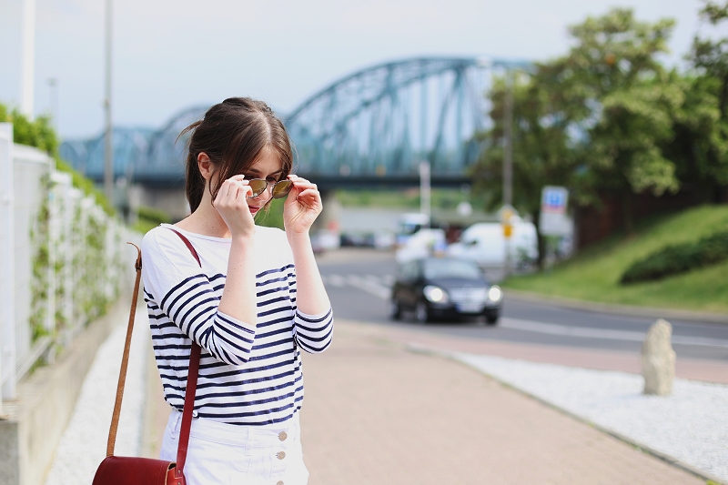 Biała bluzka w paski