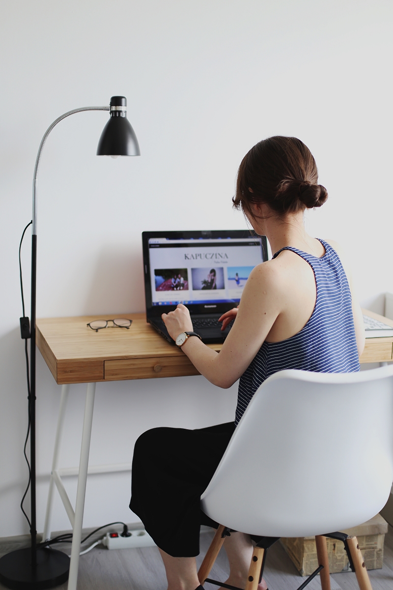 Freelance - praca w domu przed komputerem