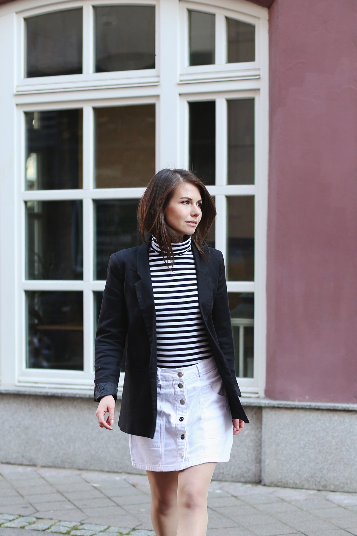 Biała mini spódniczka