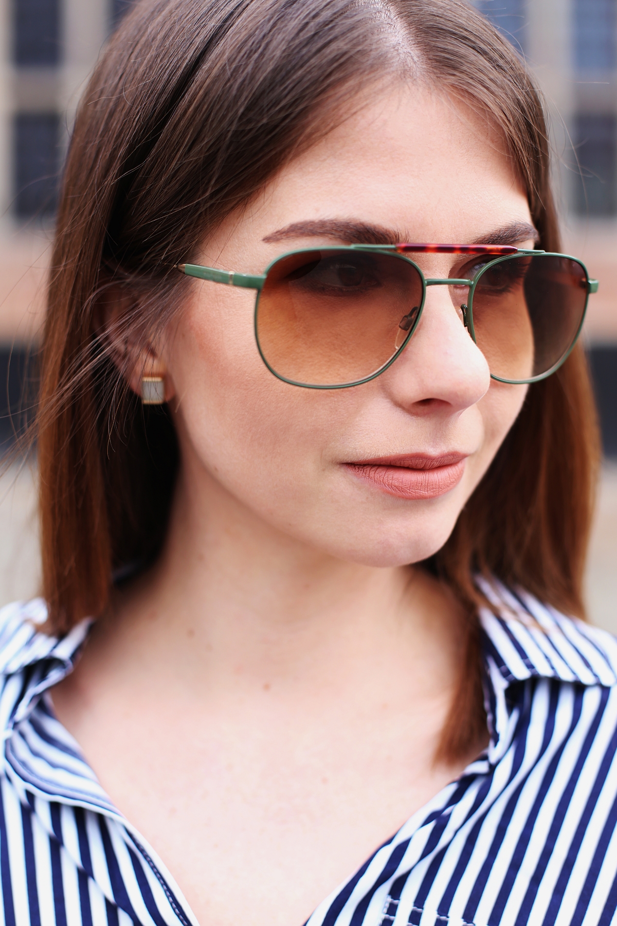 Okulary Tommy Hilfiger & pasiata koszula