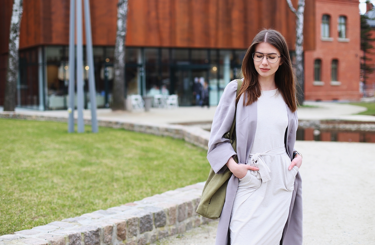 Stylizacja w kolorach nude