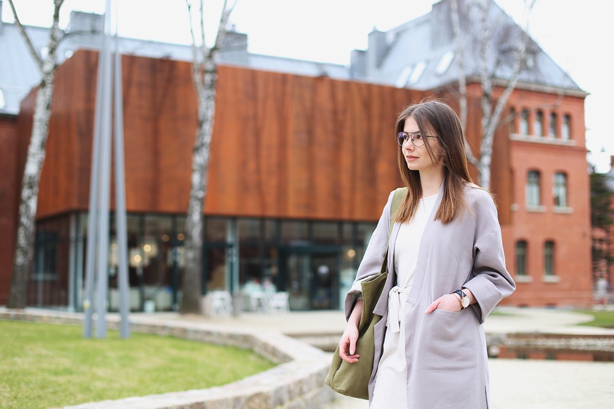 Stylizacja w kolorach nude