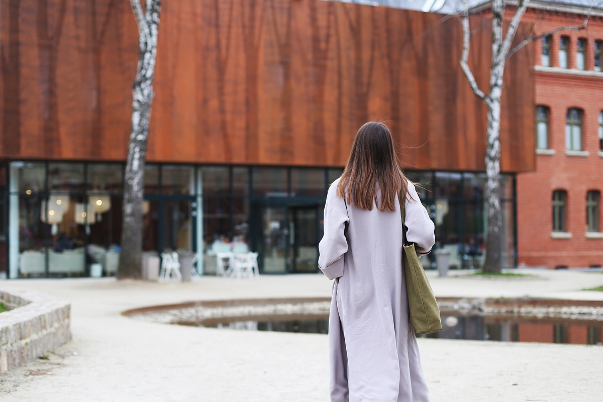 Stylizacja w kolorach nude