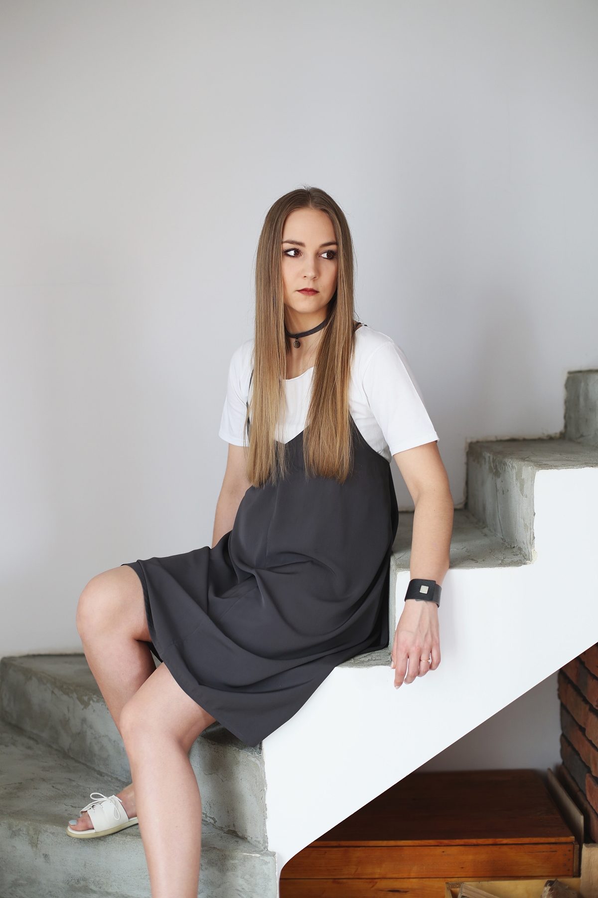 Stylowe dziewczyny - T-shirt pod sukienką