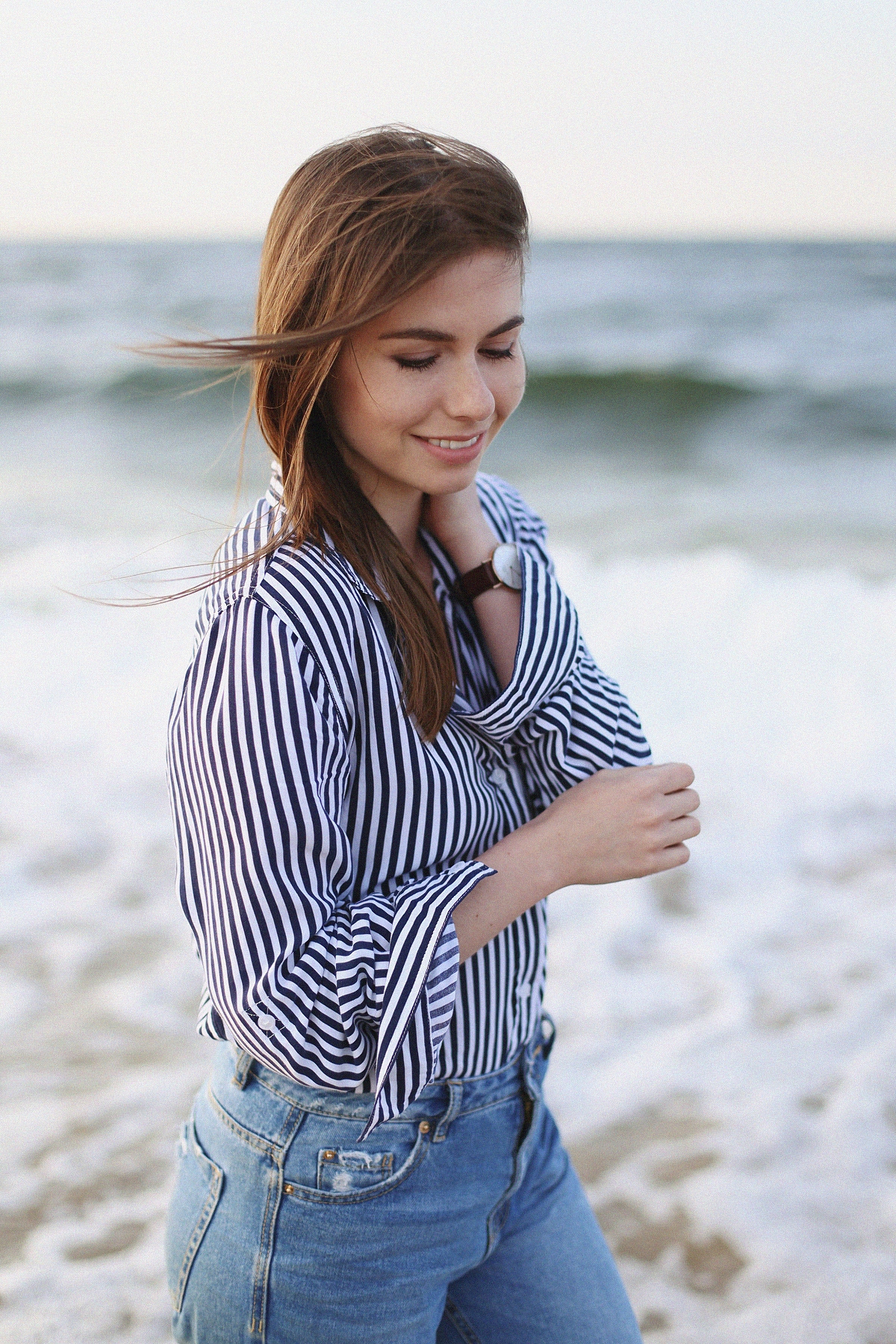 koszula w paski - sesja modowa nad morzem