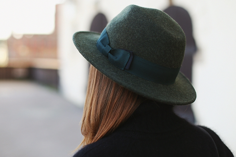 Zielony wełniany kapelusz