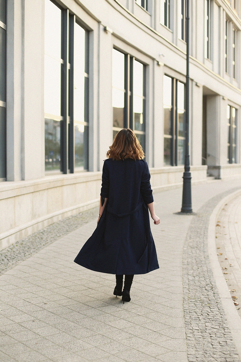 Granatowy trencz 7/8