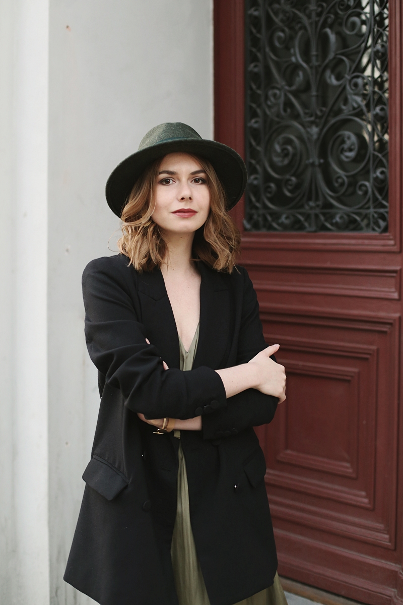 Stylizacja: oliwkowa sukienka 7/8