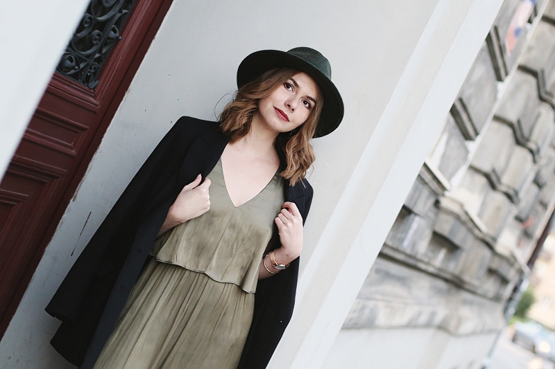 Stylizacja: oliwkowa sukienka 7/8