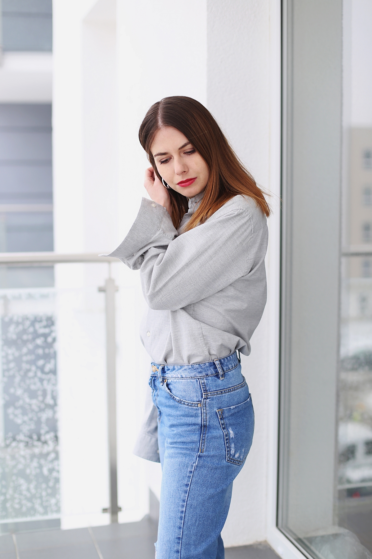 Minimalizm - koszula z działu męskiego i mom jeans