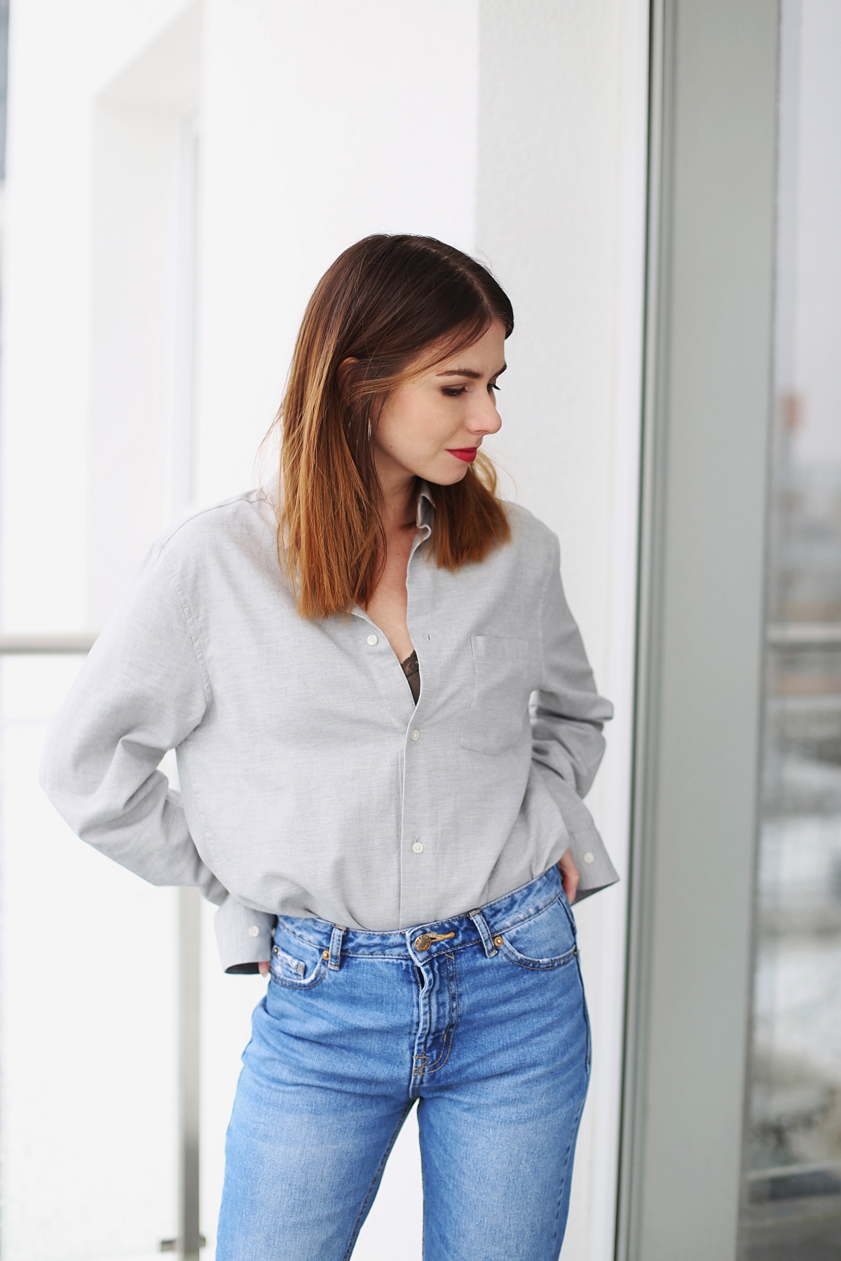 Minimalizm - koszula z działu męskiego i mom jeans