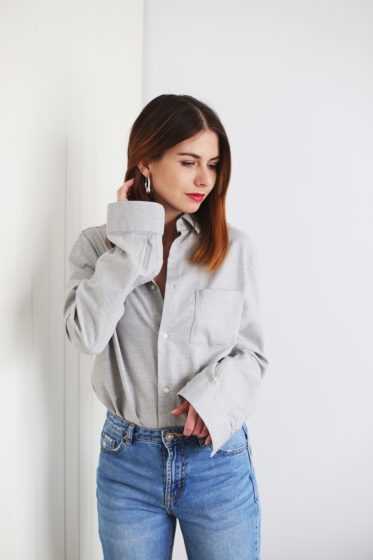 Minimalizm - koszula z działu męskiego i mom jeans