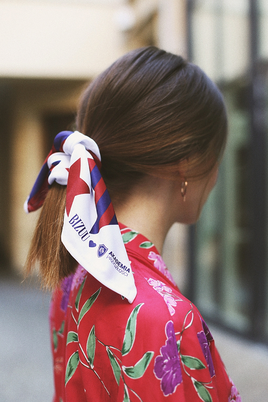 TK Maxx i Bizuu charytatywnie z okazji dnia dziecka - chusta we włosach