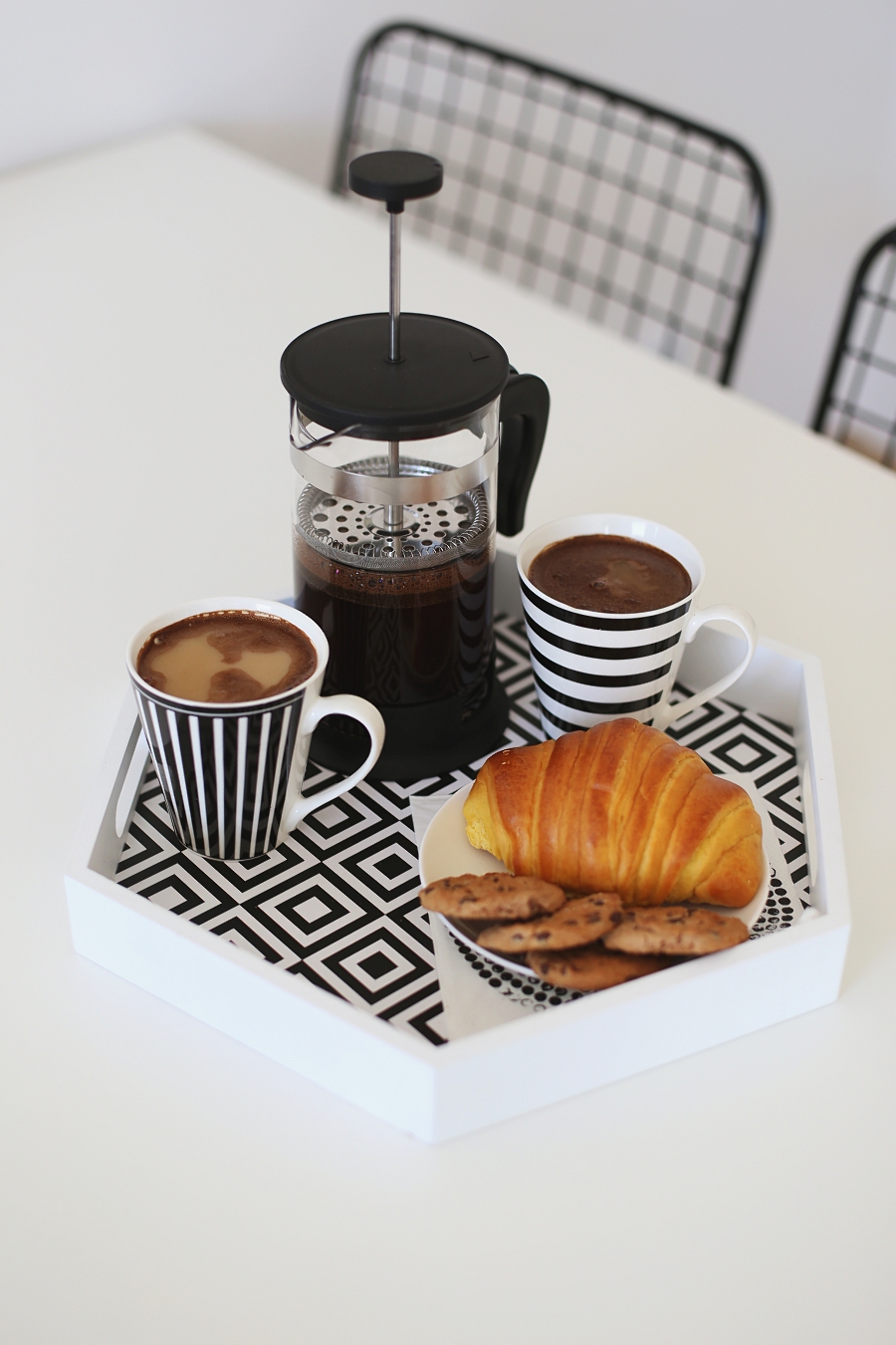 Śniadanie - taca, kawiarka Śniadanie - taca, kawiarka