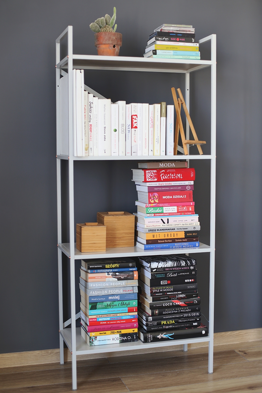 sypialnia - regał na książki