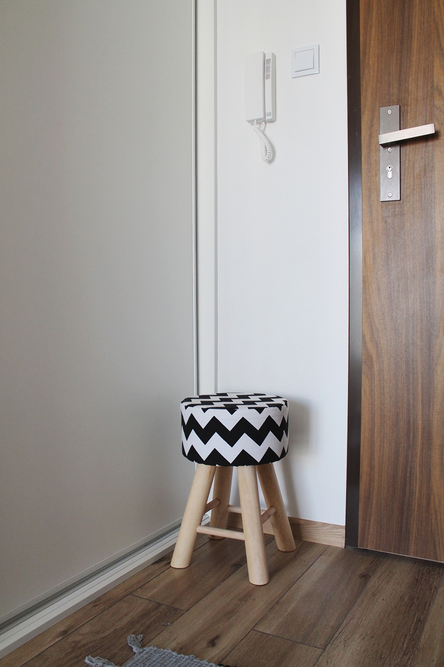 Przedpokój otwarty na salon