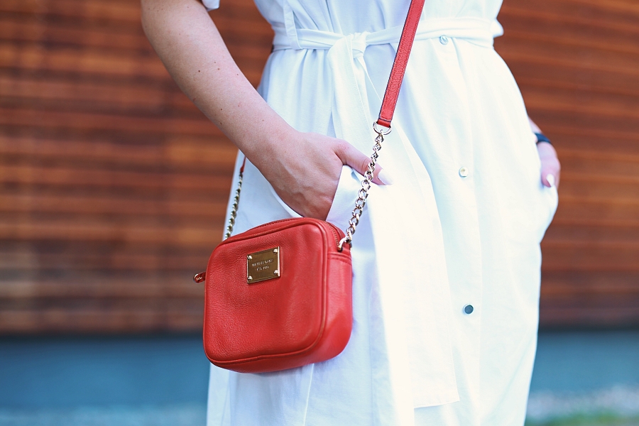 Sukienka trencz, torebka Michael Kors, buty Reebok