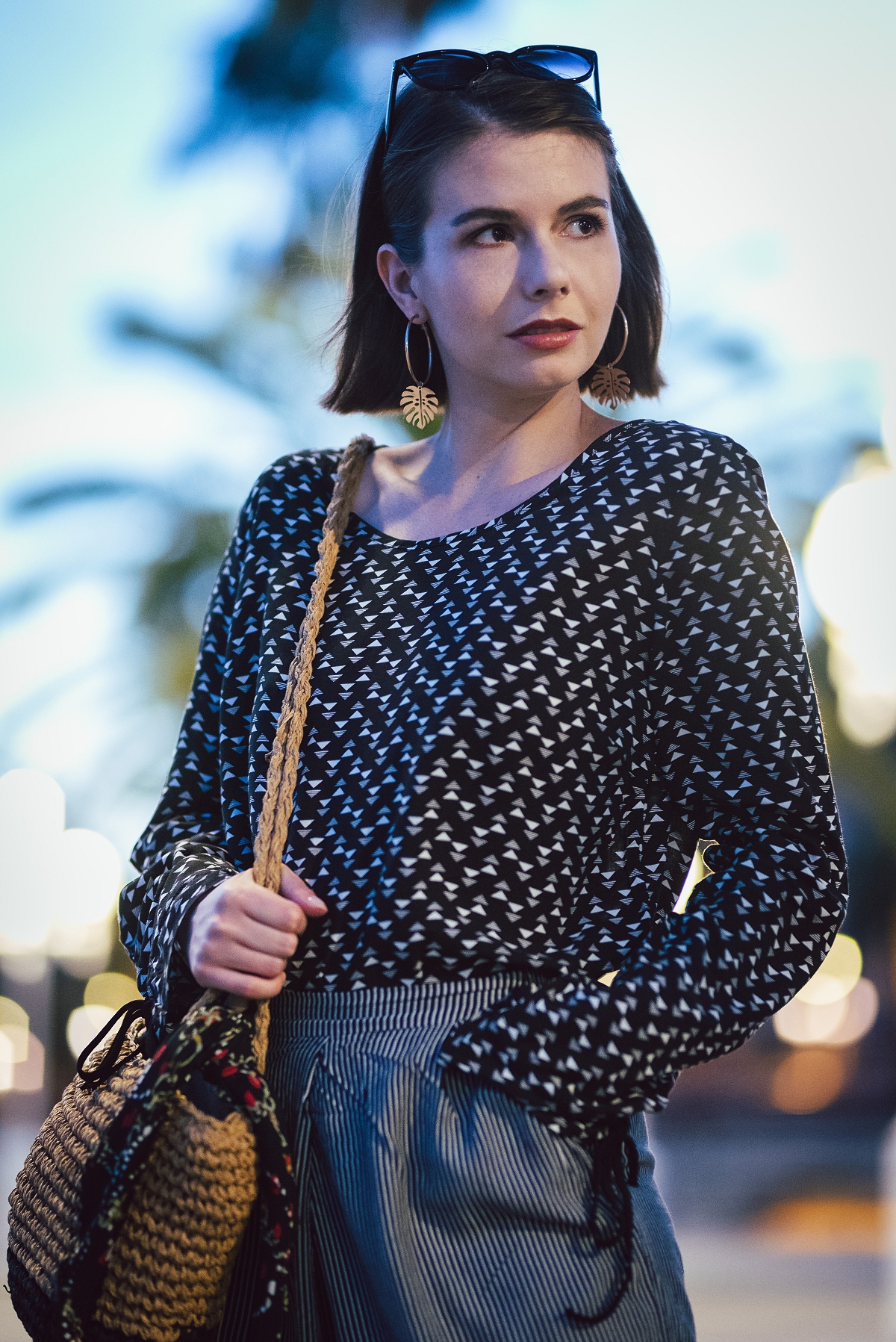 Culotty bluzka w trójkąty pleciona torebka koszyk