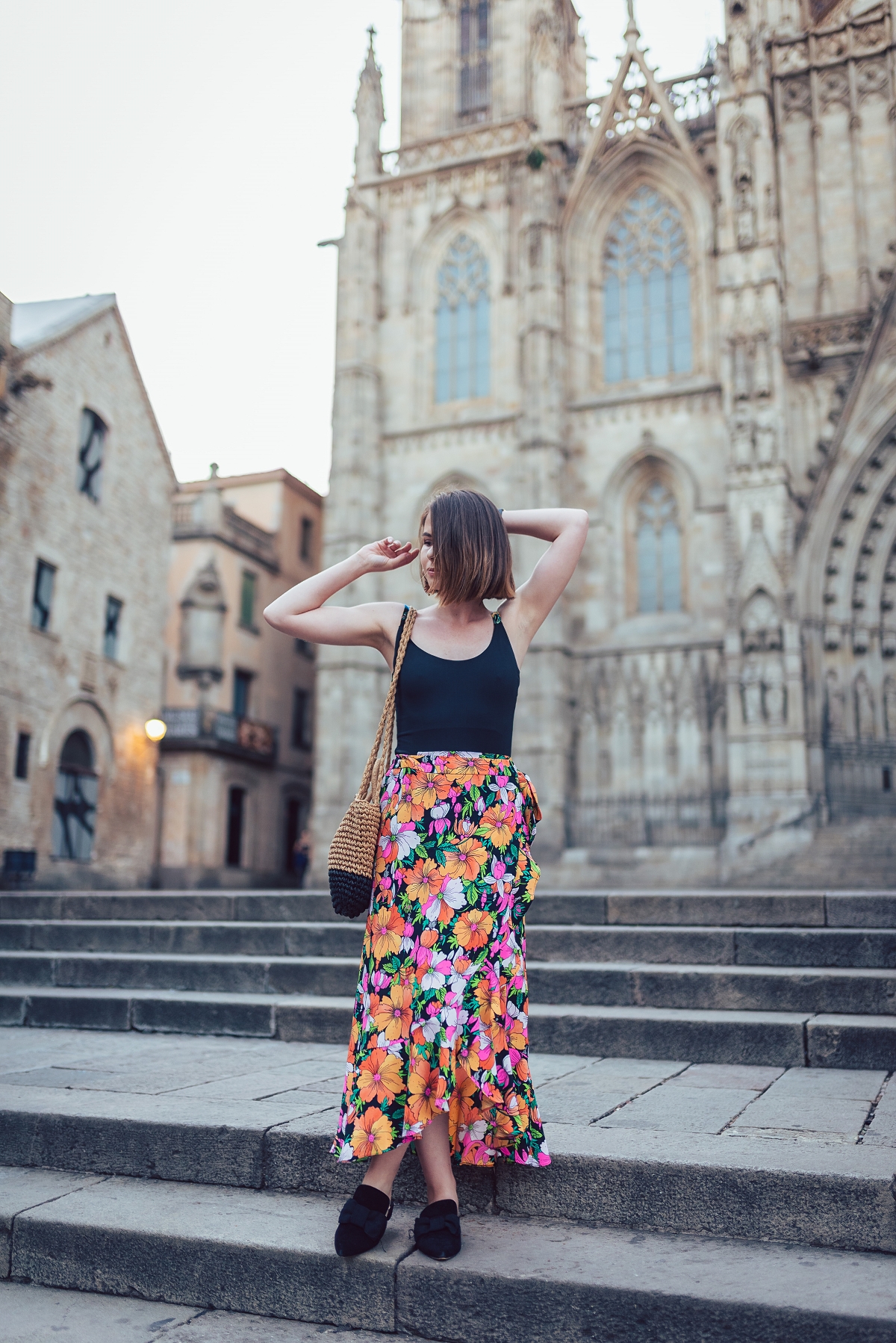 Barcelona Katedra Świętej Eulalii wzorzysta spódnica długość 7/8