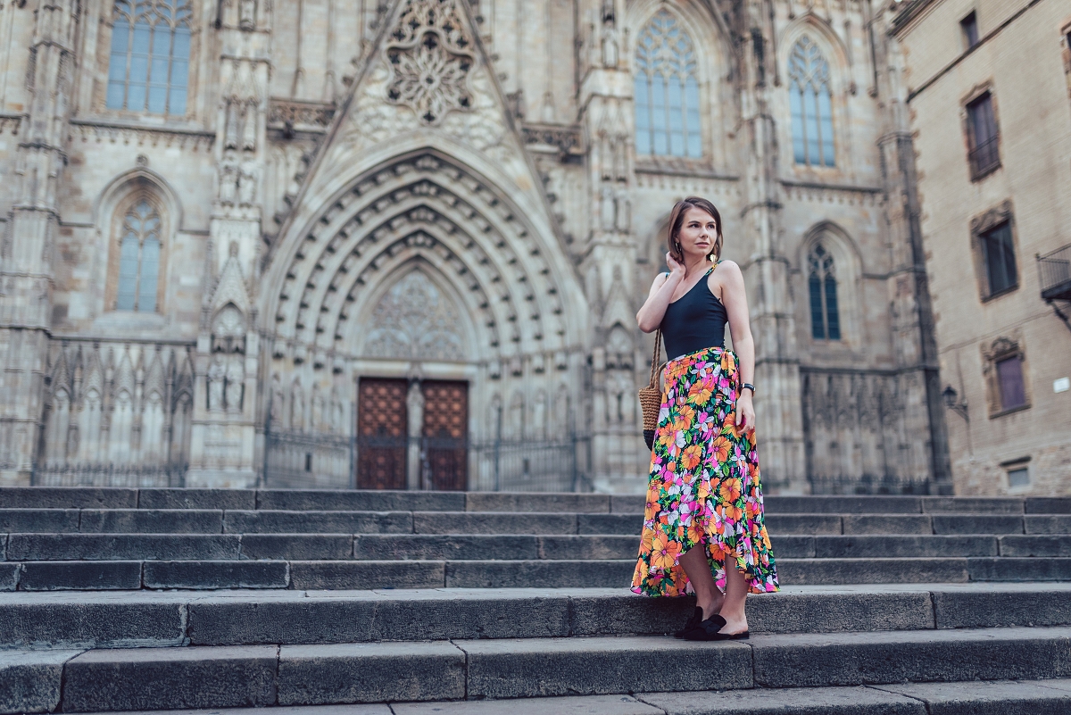 Barcelona Katedra Świętej Eulalii wzorzysta spódnica długość 7/8