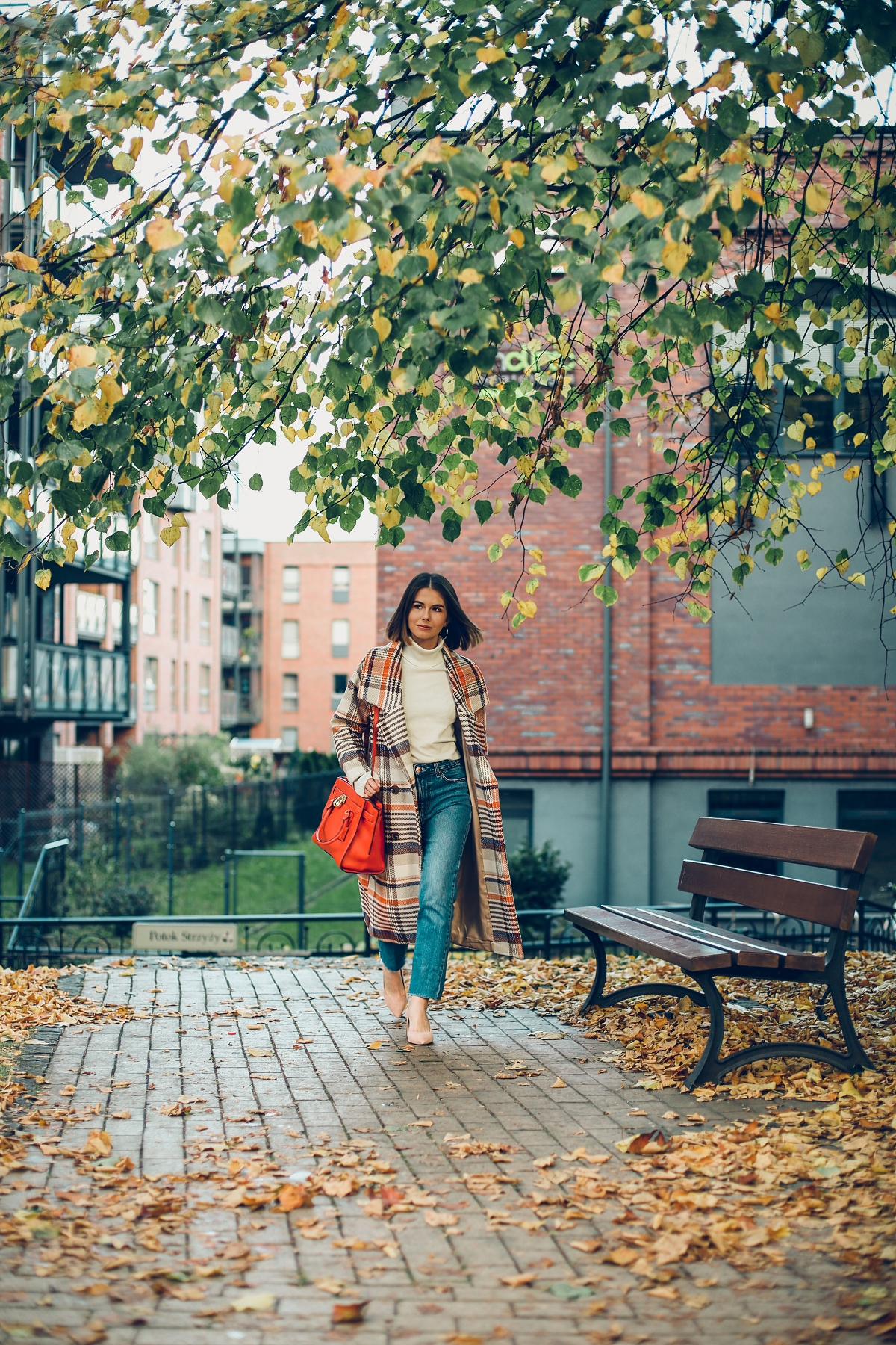 jesienna sesja Michael Kors płaszcz oversize krata