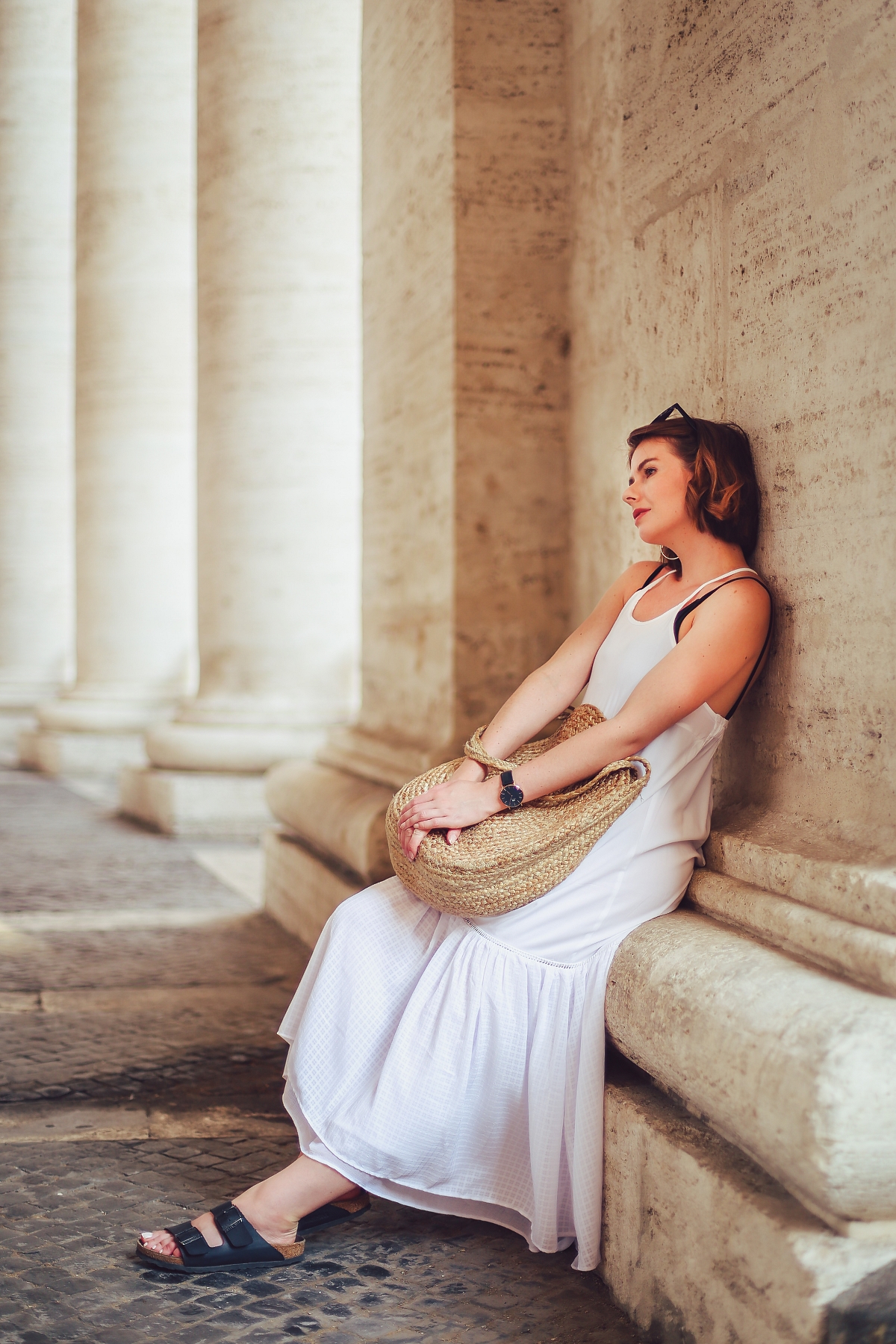 biała sukienka boho sesja w Watykanie