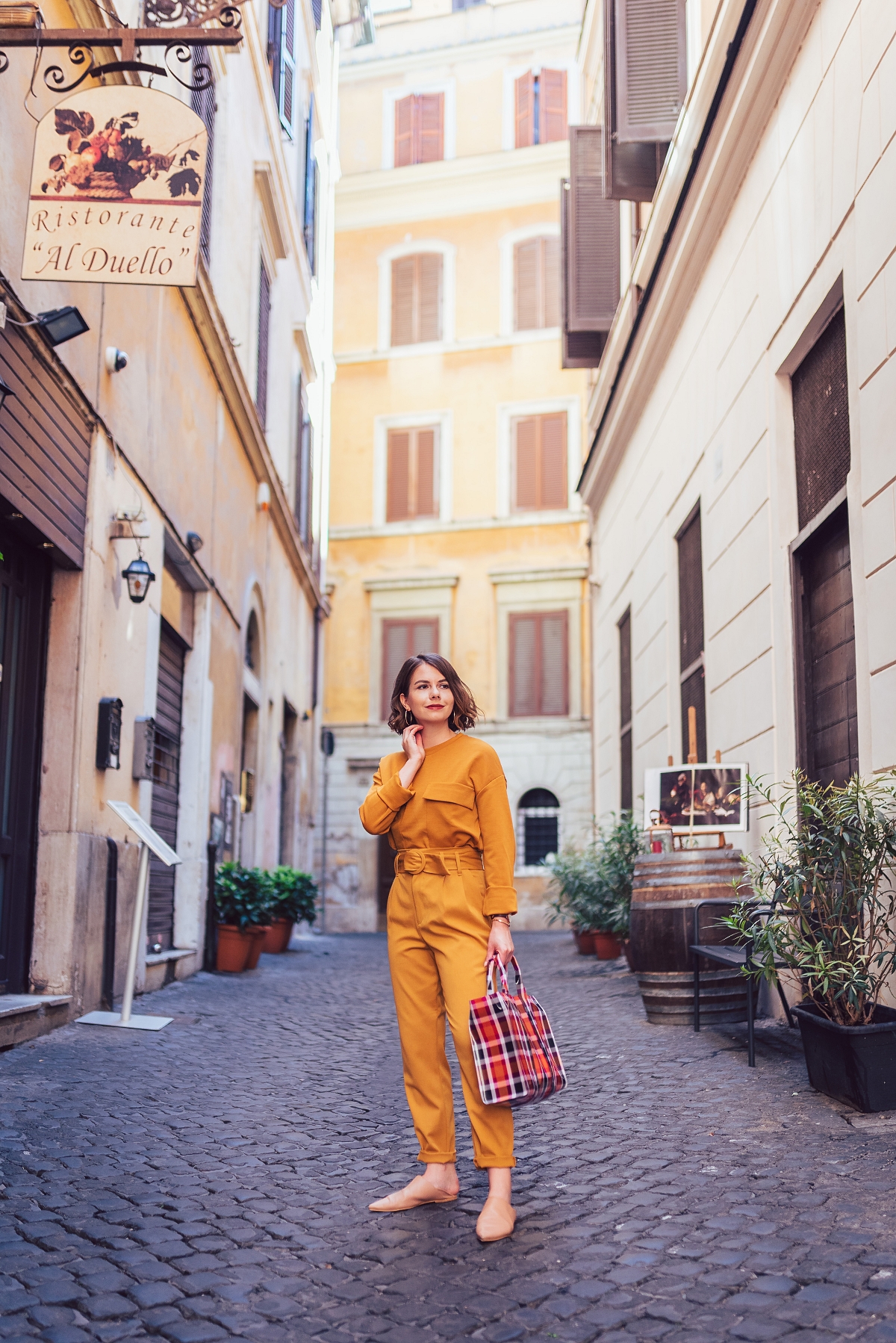 Miodowy total look sesja w Rzymie