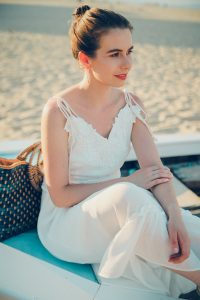 Biała sukienka Orsay kwintesencja letniego stylu