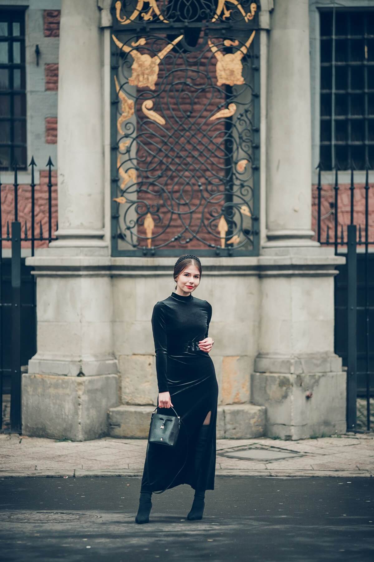 welurowa sukienka na przyjęcie świąteczne