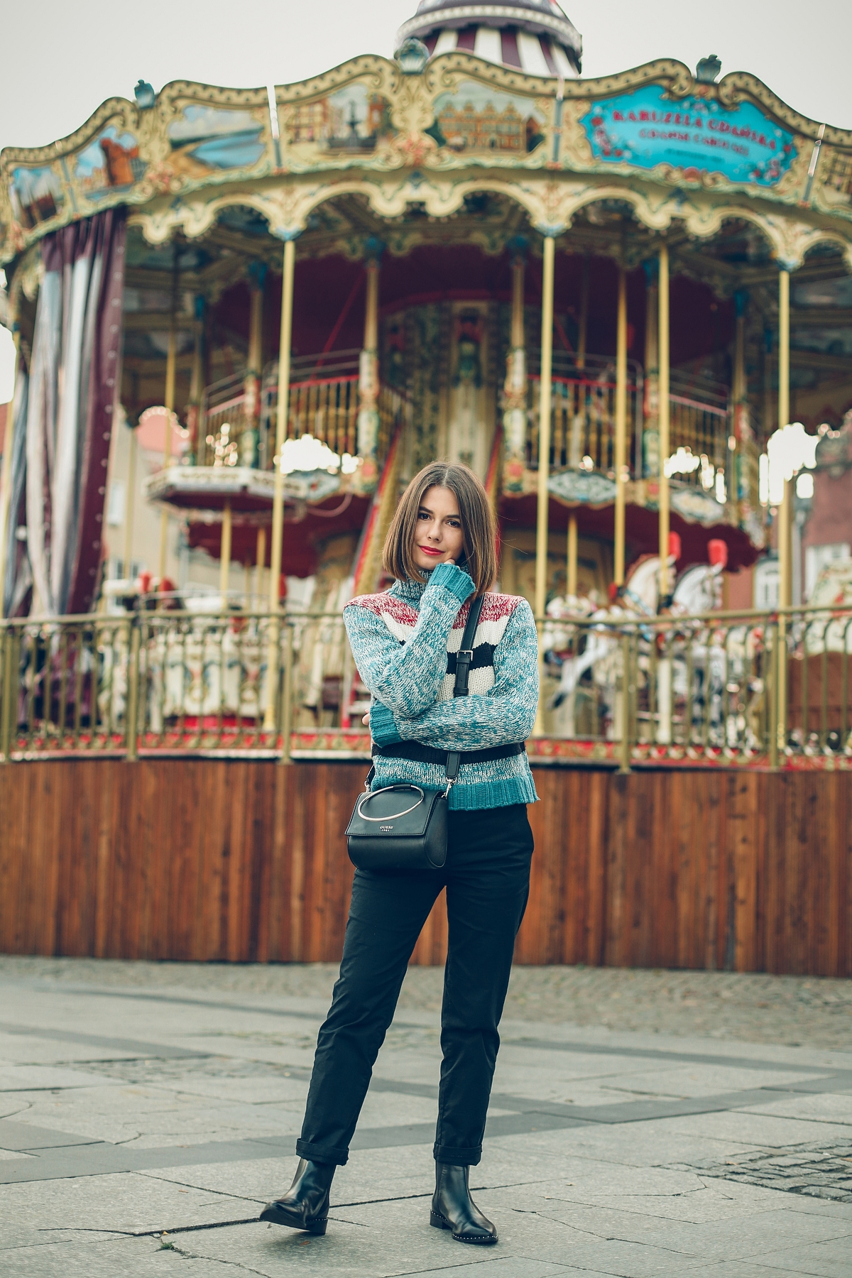 minimalizm stylizacja z welnianym swetrem