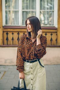miejskie safari koszula w cetki lniana spodnica answear