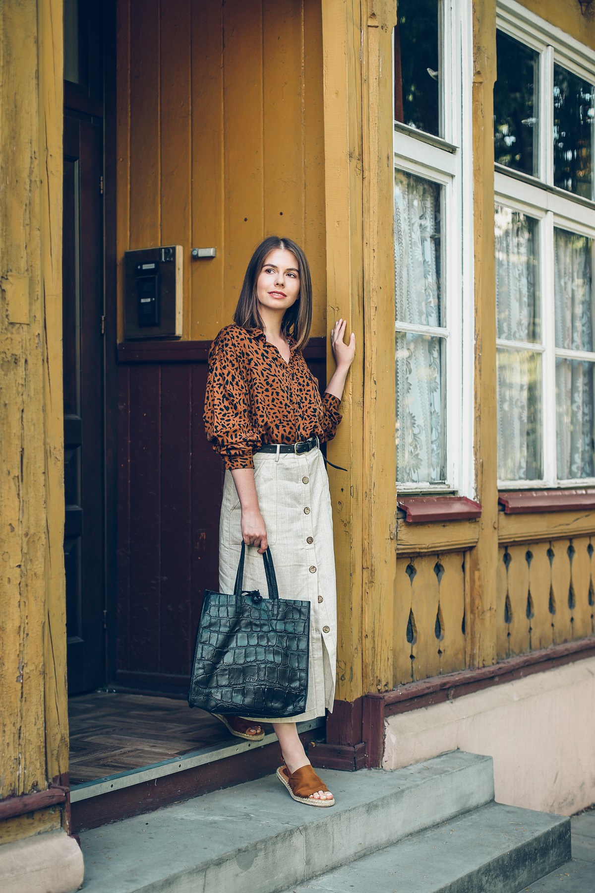 miejskie safari koszula w cetki lniana spodnica answear