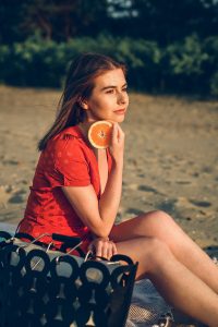 romantyczna sukienka z falbaną